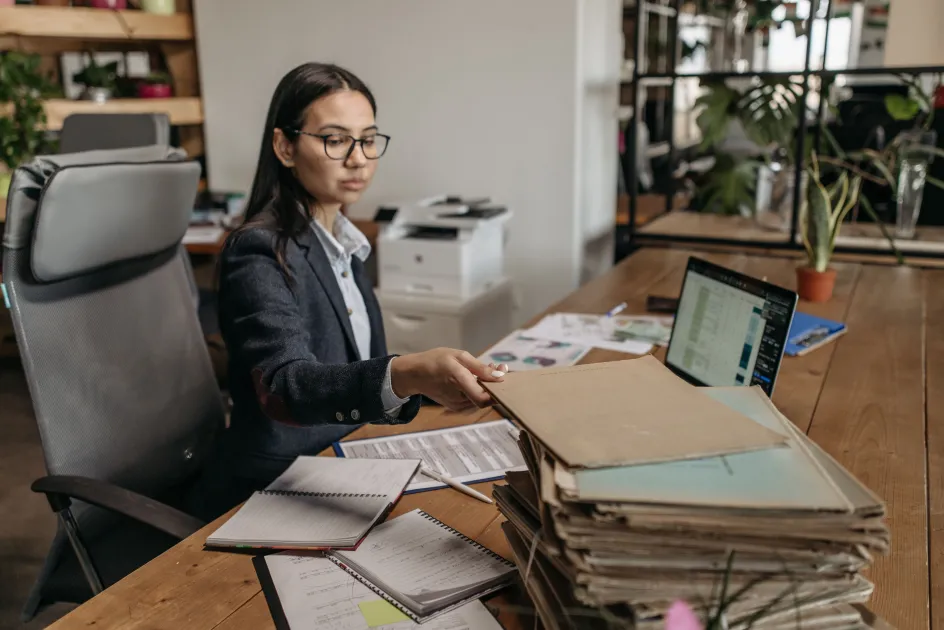 Como a IA automatiza tarefas administrativas e reduz o trabalho manual